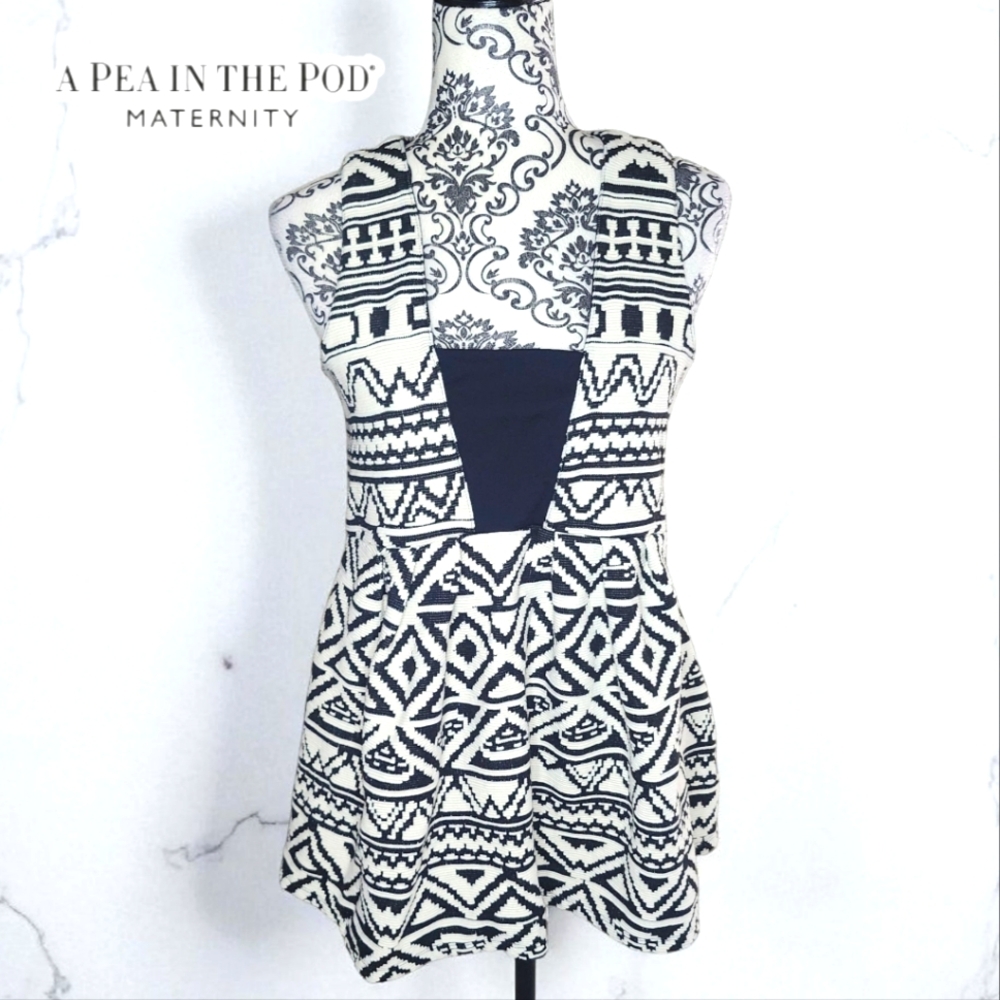 A PEA IN THE POD Aztec Pattern Tunic Top - Small